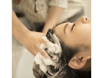アストンヘア(ASTON HAIR)の写真/ヘッドスパで贅沢時間を◇プロが極上のリラックスタイムをお届けします。