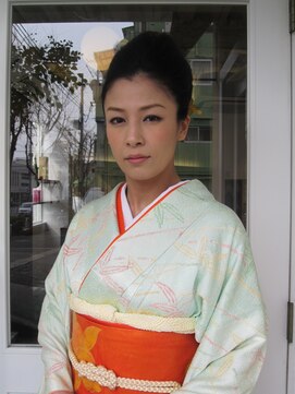 クール(COOL) 夜会巻きスタイル