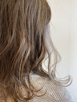 ガーデンエス 緑井店(GARDEN es) ホワイトベージュのインナーカラー