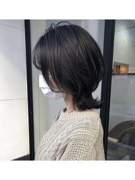 ココンプリュス アンド モナ(COCON+&MONA+) ミディアムウルフスタイル