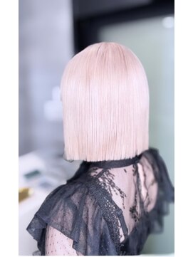 リベルテ 新宿(Liberte) ホワイトカラー