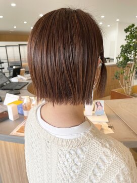 フープヘアー(HOOP.HAIR) 柔らかベージュカラー/切りっぱなしショートミニボブ