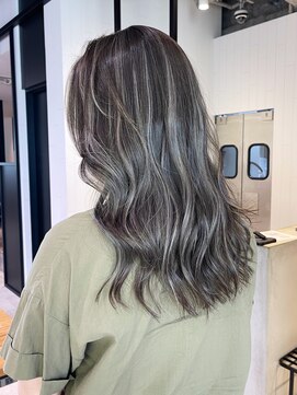 アイティー バイ アルバム 浦和店(IT by ALBUM) グレージュカラーレイヤーカットグレーベージュ_ba513121