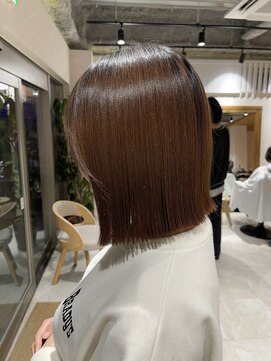 アドア 横浜(ADORE) 【ADORE横浜】切りっぱなし×ツヤボブ