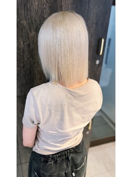 アジールヘア 池袋東口店(agir hair) ブリーチ人気ハイトーンカラーホワイトブロンド　池袋