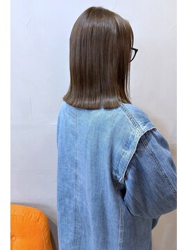 シム(sym) フォギーカーキグレージュ