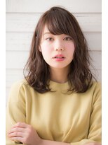 小顔斜めバング＆厚めバングのマーメイドアッシュハニーヘア