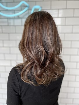 ヘアーシー(HAIR C,) ［HAIR C shoichi］艶やか美女ハイライトグレージュ