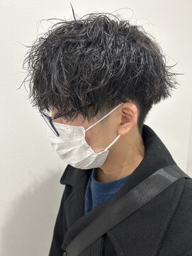 ヒュイル バイ ニアウ(Hwyl by Niau) メンズマッシュパーマツイストスパイラルパーマニュアンスパーマ