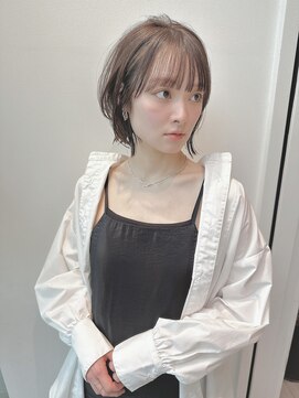 ステア ケース(stair case) 大人ミディアムレイヤーボブ　韓国ボブ　前下がり