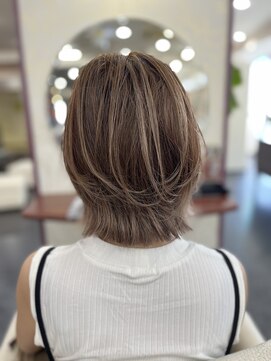 アイズ 渋沢(AIZU) ウルフボブ　インナーコントラストハイライト