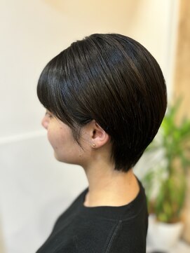 バドゥ(bud) ダークカーキ×すっきりショート