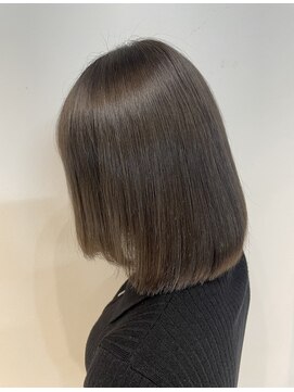 リー 東三国(Lee) レイヤーボブ×グレージュ