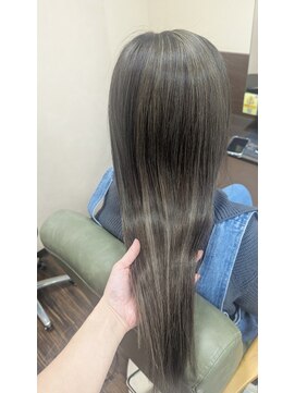 レアナ バイ ニーナ(Leana by NINA) プルエクステでロングヘア