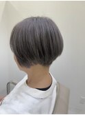 刈り上げショート×白髪ぼかしカラー