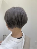 ビルダ バイ ブランカ(BILDA by BLANCA)&nbsp;刈り上げショート×白髪ぼかしカラー
