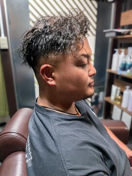 バーバーバー 都賀(BARBER-BAR) 男の色気、スキンフェード×ツイストスパイラル