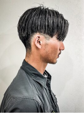 ジゼル(gisele) （石川）刈り上げセンターパートハイライト