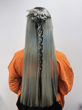 アールエーサロンモノクロ 秋葉原(RA SALON モノクロ) カチモリハーフアップ