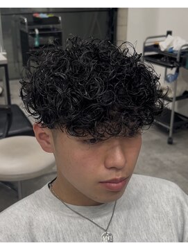 イーラ(era) スペインカール　ツイストスパイラル眉カットメンズパーマ