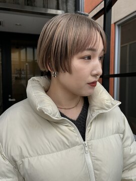 オーオ シカシカ(OOO YY) ローライトデザインのショートボブ