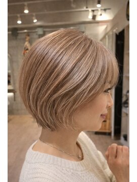 アットティー 金沢八景(at tee...) 丸みショート/白髪ぼかしハイライト/40代/50代/60代/金沢八景