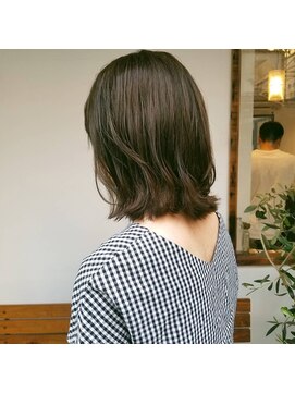 カウチ(Kauti) 肩ラインのミディアムボブ