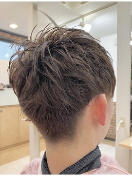 カットハウス はさみの部屋 ショートレイヤー/ツーブロック/刈り上げ/カーキベージュ