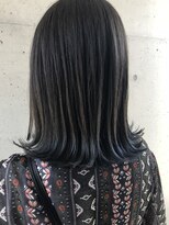 アチーブリス(achieve Liss) ツヤ髪暗髪黒髪+ブルーブラック裾カラー 外ハネミディ