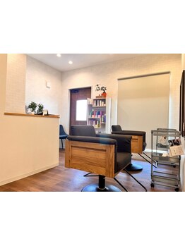 【セット面2席の小規模サロン】周りの目が気にならないアットホームなサロン♪落ち着いた空間で居心地◎