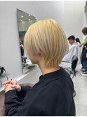 抜きっぱなしブロンドにホワイトブロンドハイライトカラー