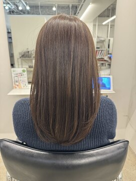 アコロン(acoron) 赤みを抑えたブラウンで、素髪以上の艶【新宿】