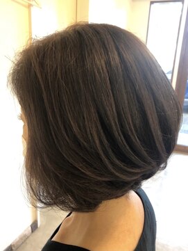 ラナ(Lana) 3Dカラー×前下がりショートボブ