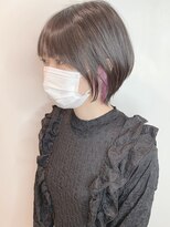 ステア ケース(stair case)&nbsp;大人かわいい外ハネショートウルフインナーカラー20代30代髪型