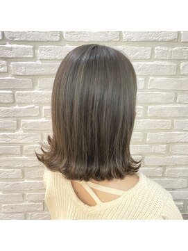 ムーア(MUA) 【MUA 札幌　馬場】くすみカーキベージュ×ハイライト