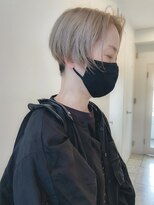 ベンジー 沖縄店(benji)&nbsp;大人刈り上げ前下がりショート　ハイトーンベージュ