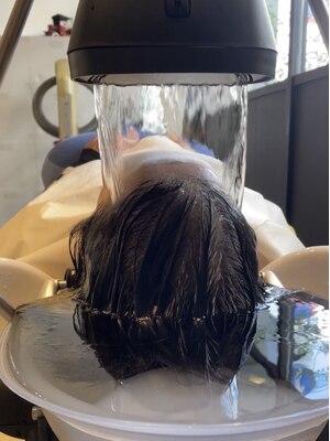《新体感の”頭浸浴”》頭皮の汚れを落とし髪の芯から美しく☆頭皮環境を整え、髪にハリとコシを与えます♪