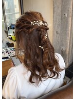 結婚式　お呼ばれ　ヘアセット　ハーフアップ　カジュアル