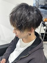 ヒュイル バイ ニアウ(Hwyl by Niau) メンズマッシュパーマニュアンスパーマスパイラルパーマ刈り上げ