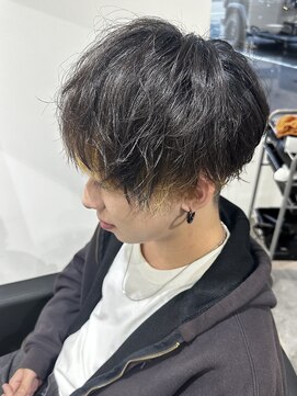 ヒュイル バイ ニアウ(Hwyl by Niau) メンズマッシュパーマニュアンスパーマスパイラルパーマ刈り上げ