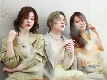 ファッションから導き出されるハイトーントレンドカラーのアイディア