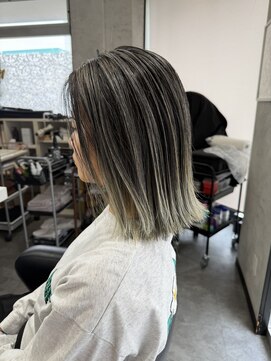 スパークスヘア(Sparks hair) 髪の毛をかきあげるたびに筋感がコンニチハします♪