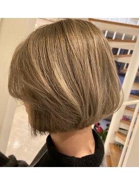 ヴォイス(VOIS) クリーミーカラー×ハイトーンボブ