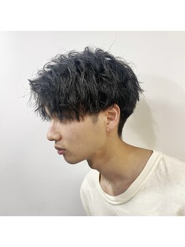アイズ 海老名(AIZU) 刈り上げセンターパートガイルヘアチャウヌヘアニュアンスパーマ