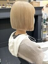 ヒート バイ アンカットラウンジ 渋谷(HEAT by UNCUT&LOUNGE)&nbsp;ダブルカラー/切りっぱなしボブ/ケアブリーチ/ホワイトベージュ