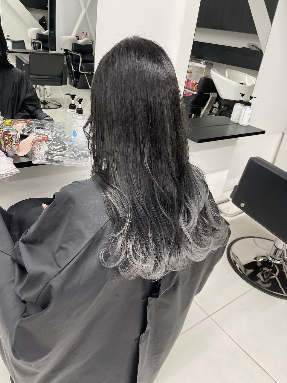 シルバーグラデーションカラー：L182228472｜アライブ