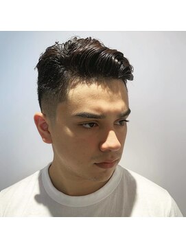 バンク(BANC) サイドパート　フェードバーバースタイル