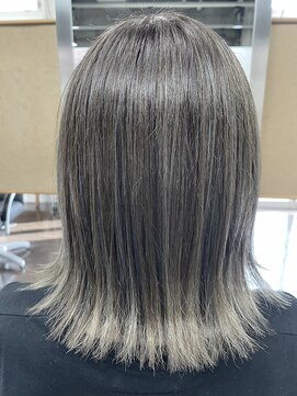 ハピネス(happiness) シアー感のあるクールなヘアスタイル