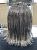 シアー感のあるクールなヘアスタイル