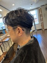 フェリーク ウジヤマダ(feerique UJIYAMADA)&nbsp;くせ毛を活かしたパーマ風スタイル［メンズカット］